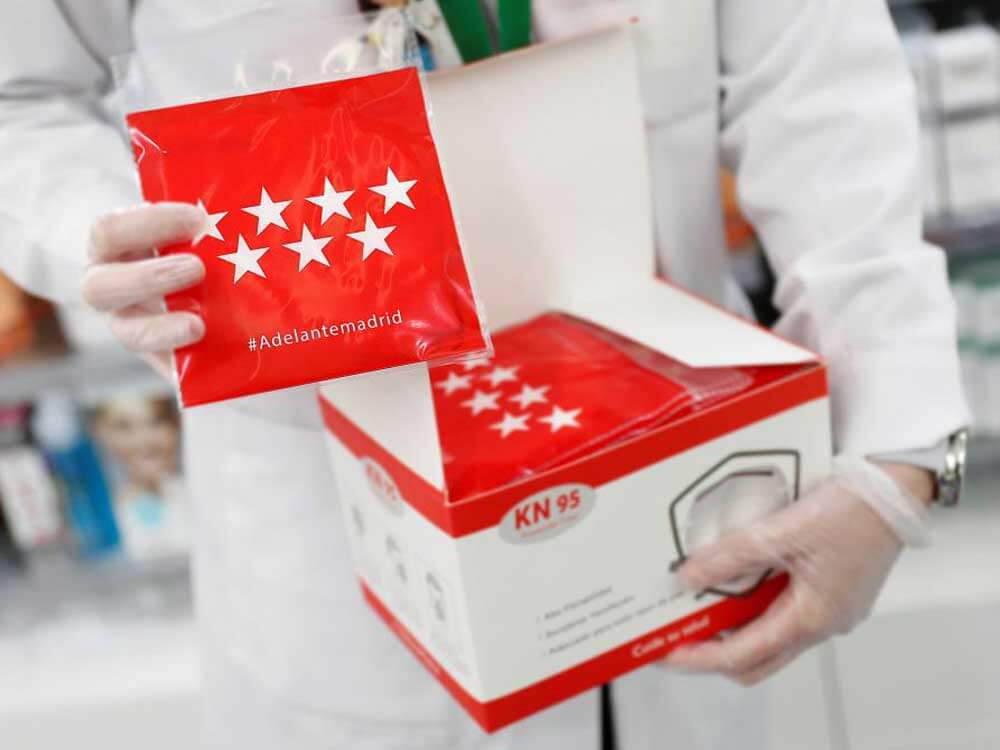 Madrid comienza hoy la entrega gratuita de mascarillas FFP2 a mayores en las farmacias