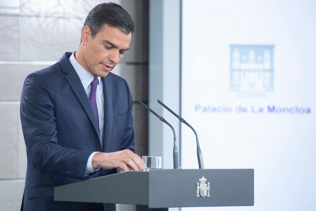 Una encuesta confirma el declive de Sánchez: el PP se consolida y podría gobernar con Vox