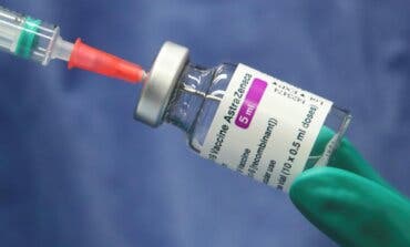 Decenas de profesores madrileños, de baja por los efectos de la vacuna de AstraZeneca