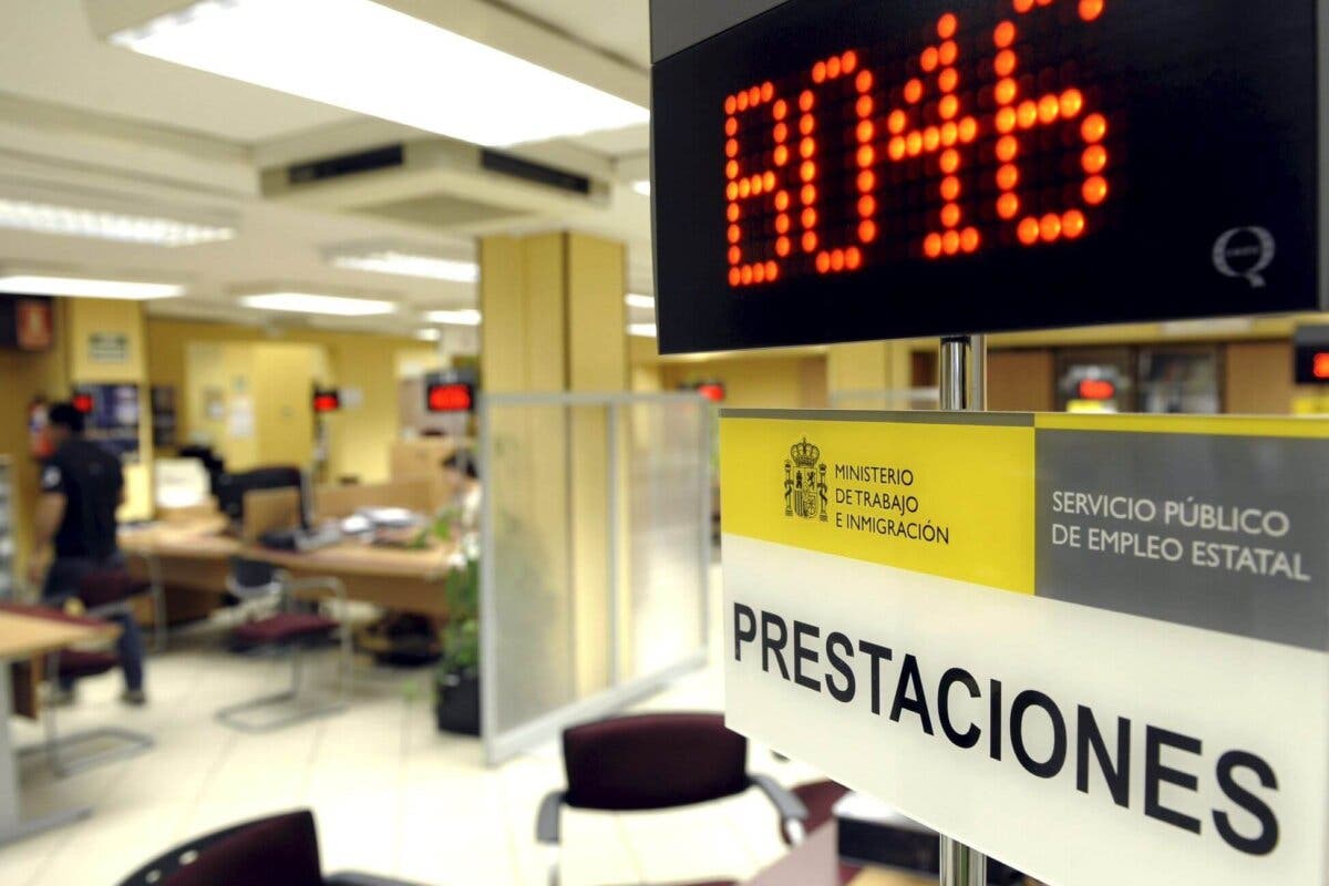España supera los cuatro millones de parados por primera vez desde 2016