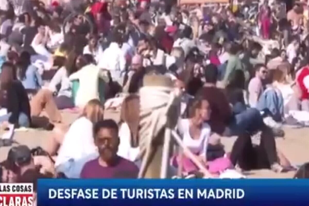 TVE denuncia el «desfase de turistas en Madrd» con imágenes de una playa abarrotada en Barcelona