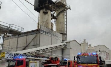 Extinguido un incendio originado a 15 metros de altura en una cementera de Arganda