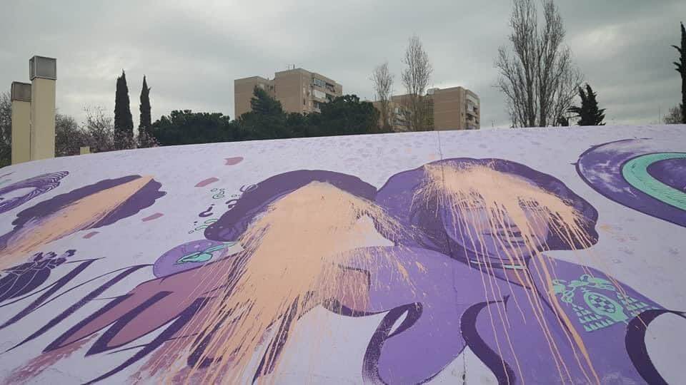 Vox Alcalá de Henares reprueba las pintadas pero rechaza la instalación del mural feminista