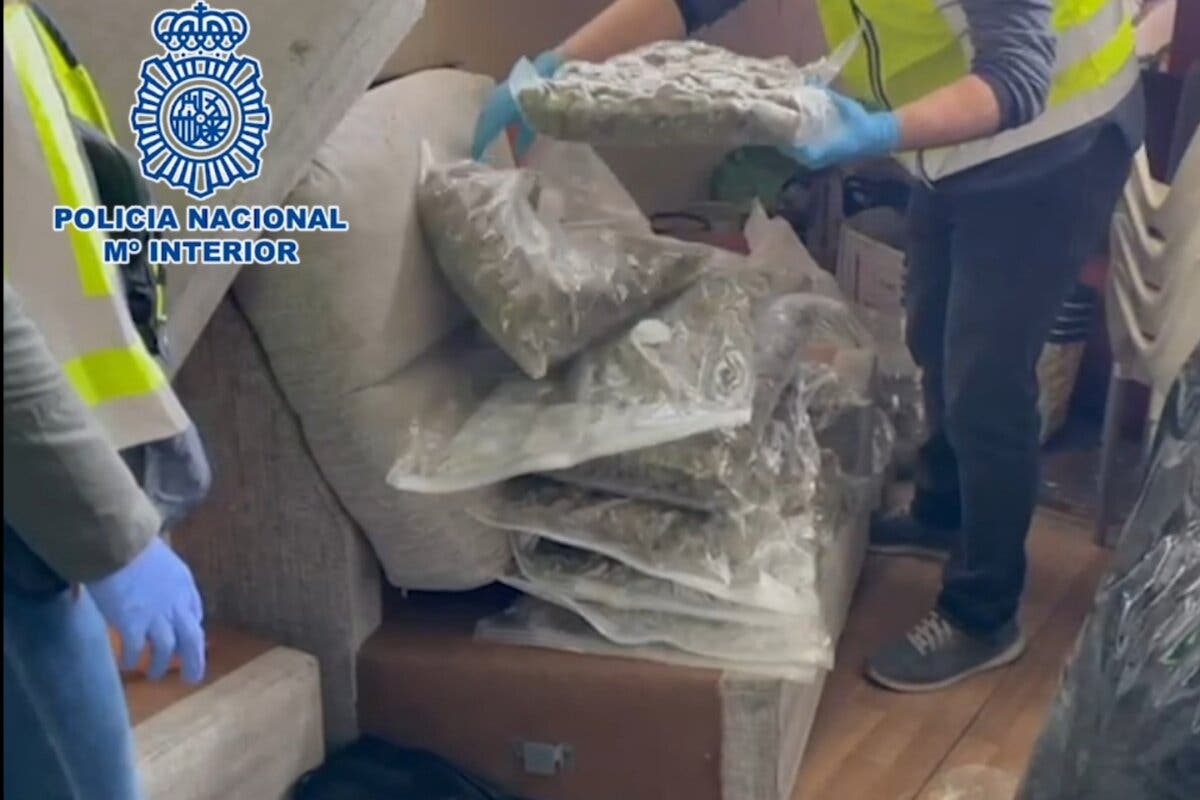 Ocho detenidos al ser sorprendidos en una nave de Coslada con 28 kilos de marihuana