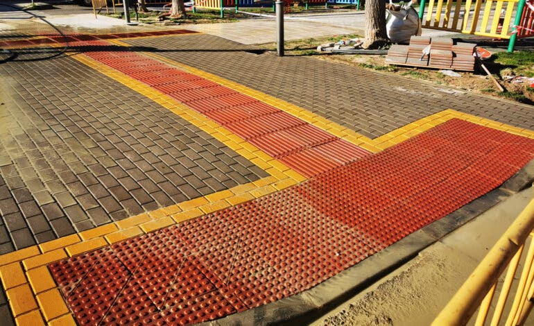 Azuqueca contará con dos fuentes transitables y un innovador juego infantil en el Bulevar de Las Acacias