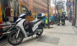 Muy grave un motorista de 25 años tras chocar contra un coche en Madrid