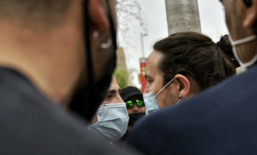 Tenso enfrentamiento entre Pablo Iglesias y unos neonazis en Coslada