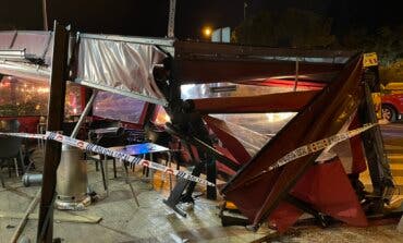 Tres heridos al empotrarse un coche contra la terraza de un restaurante en Majadahonda