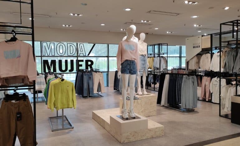 El Corte Inglés reabre en Guadalajara reconvertido en un outlet de 8.000 metros cuadrados