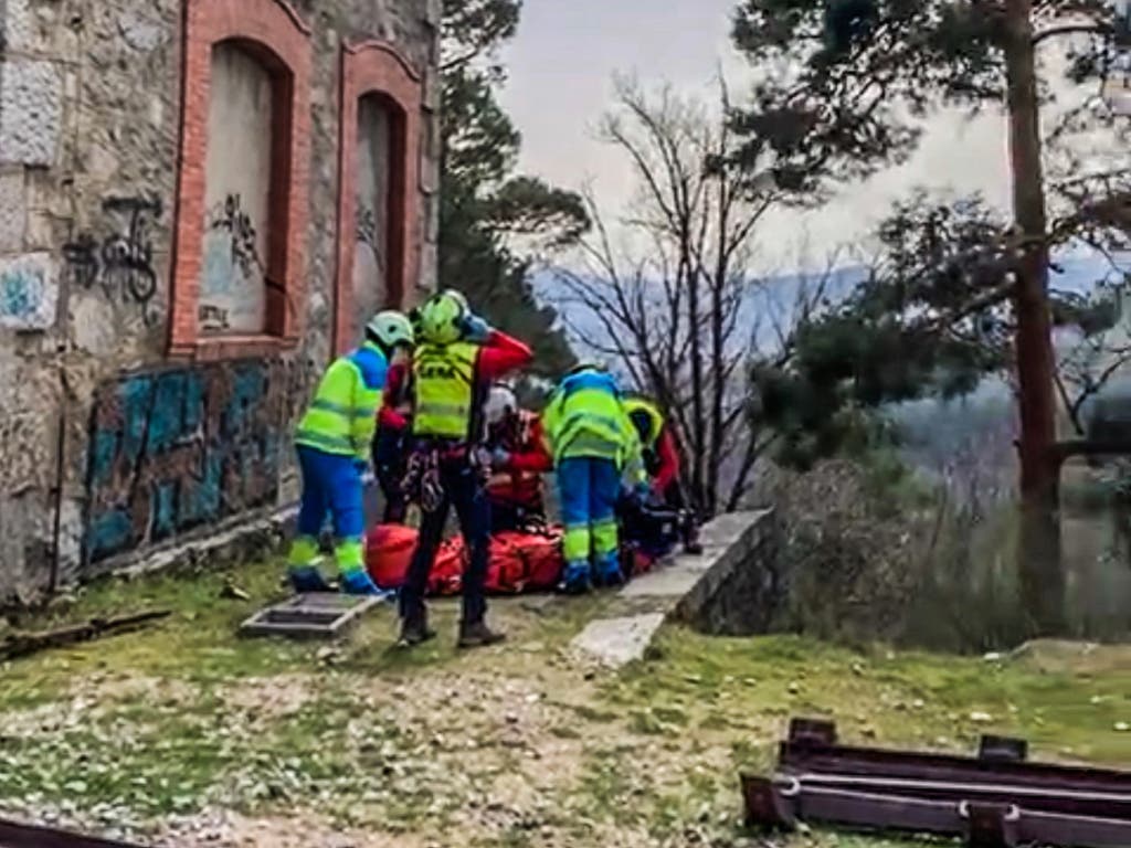 Tragedia en una estación de Cercanías: un adolescente cae desde la catenaria por una descarga eléctrica