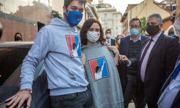 Un sondeo de El País confirma la victoria de Ayuso y el hundimiento del PSOE