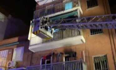 Siete intoxicados, entre ellos dos niños, en el incendio de una vivienda en Villaverde
