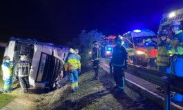 Un camión queda semivolcado en la M-50 tras sufrir el reventón de una rueda