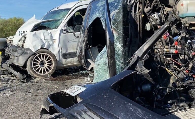 Tres heridos en un violento choque entre dos vehículos en Loeches