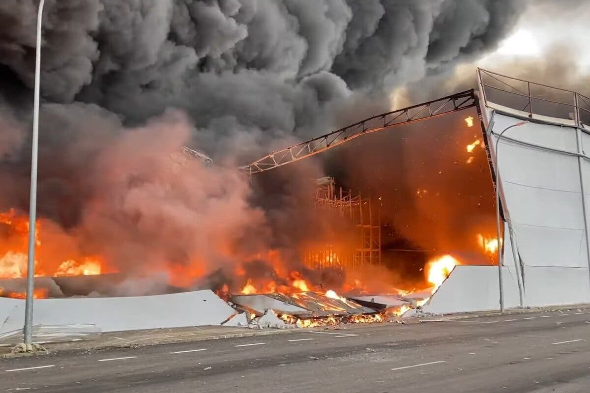 Impresionante incendio sin heridos en una nave de Seseña, junto a la A-4