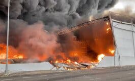 Impresionante incendio sin heridos en una nave de Seseña, junto a la A-4