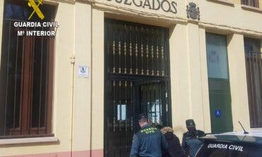 Detenida una mujer por intentar sacar 2.000 euros de un banco de Sigüenza con un DNI robado en Madrid