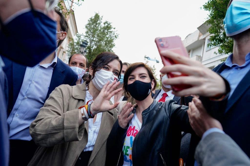 Primer sondeo tras el debate: Ayuso podría gobernar cómodamente, baja Podemos y Cs aguanta