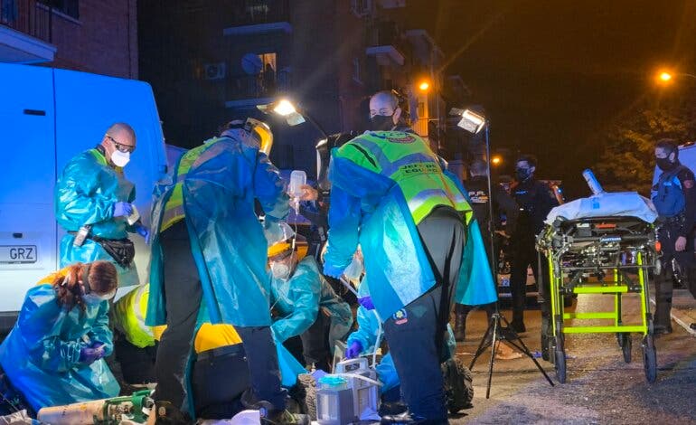 Apuñalados un joven y un menor tras una reyerta entre bandas latinas en Usera
