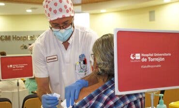 Los hospitales de Alcalá, Torrejón, Coslada y Arganda ya vacunan a menores de 60 años