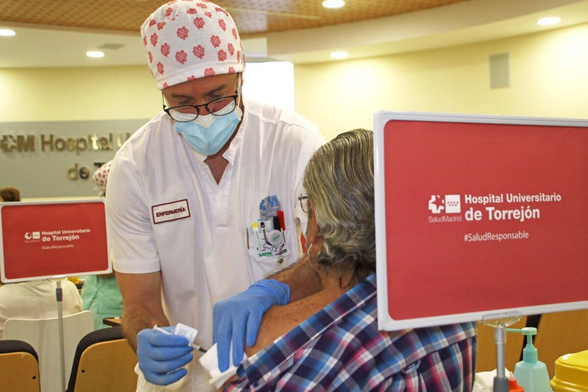 Los hospitales de Alcalá, Torrejón, Coslada y Arganda ya vacunan a menores de 60 años