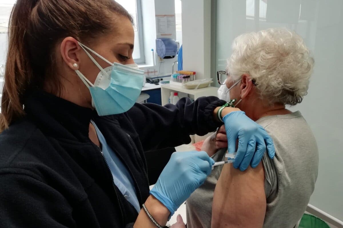 Madrid alcanza nuevo récord de vacunación: 74.640 dosis administradas en un día