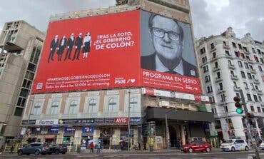 La Junta Electoral ordena al PSOE la retirada «inmediata» de la lona de Callao