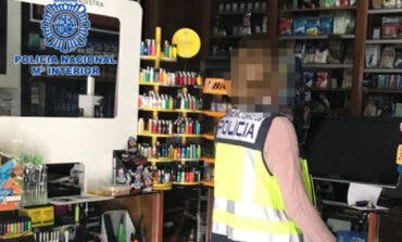 Así estafaron cerca de 500.000 euros a 36 pensionistas madrileños mediante el abono transporte