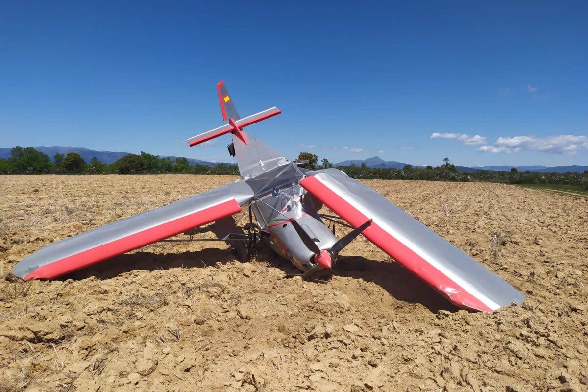 Trasladado al Hospital de Guadalajara el piloto de un ultraligero tras estrellarse al despegar