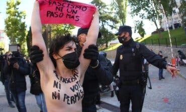 Detenidas cinco activistas de Femen en el colegio donde votaba Rocío Monasterio