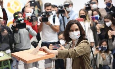 El 4M en imágenes: Ayuso recibida entre aplausos y Pablo Iglesias pidiendo el voto obrero desde Galapagar