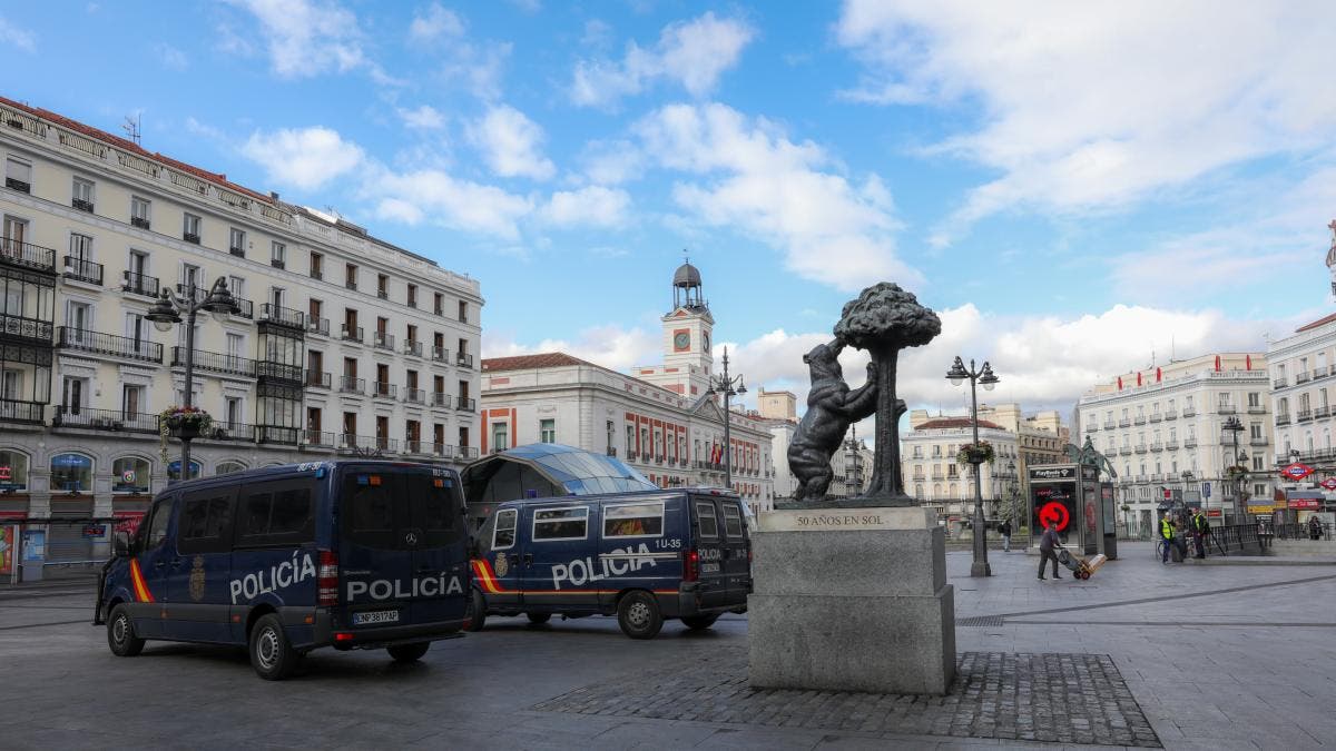 Dos detenidos por apalear y robar a un joven en el Metro de Sol