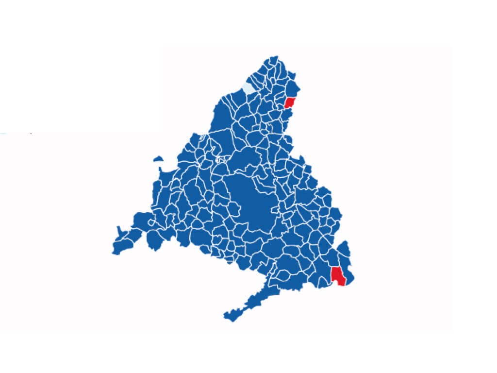 Ayuso arrasa en todos los distritos y municipios de Madrid menos en dos localidades