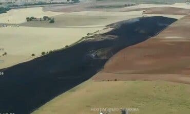 Impresionantes imágenes de un incendio agrícola en Daganzo de Arriba 