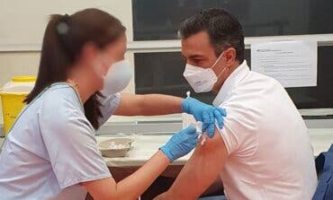 Pedro Sánchez recibió ayer la primera dosis de la vacuna en Madrid 