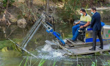 Torrejón intensifica la lucha contra los mosquitos: el barco anfibio vuelve al río Henares