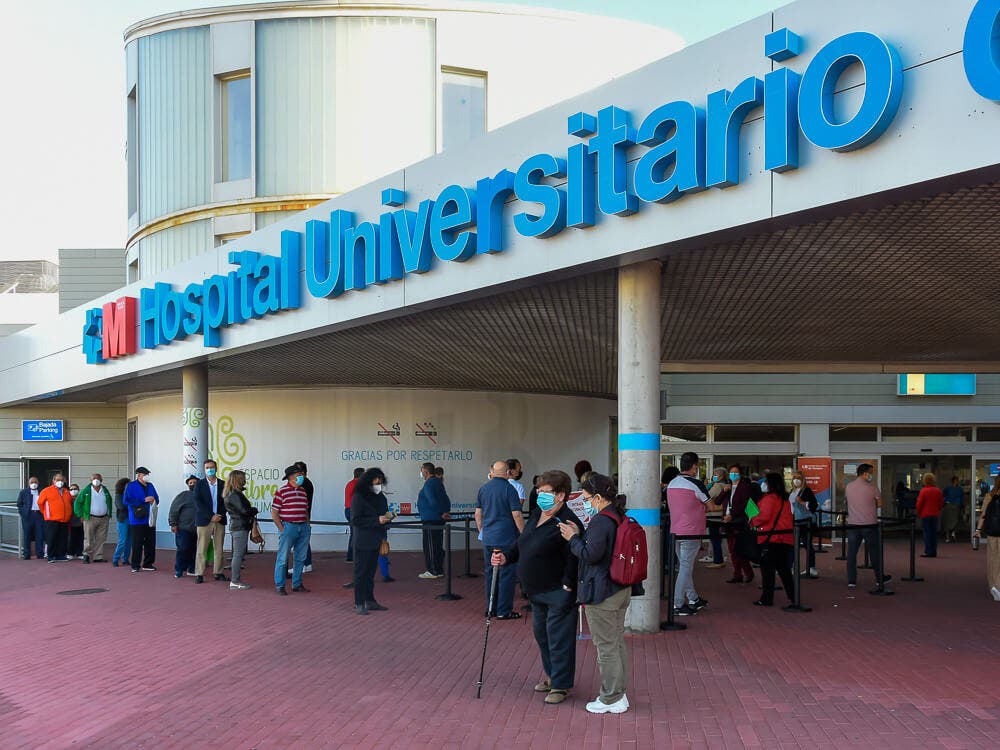 El Hospital de Torrejón de Ardoz continúa vacunando a mayores de 50 años 
