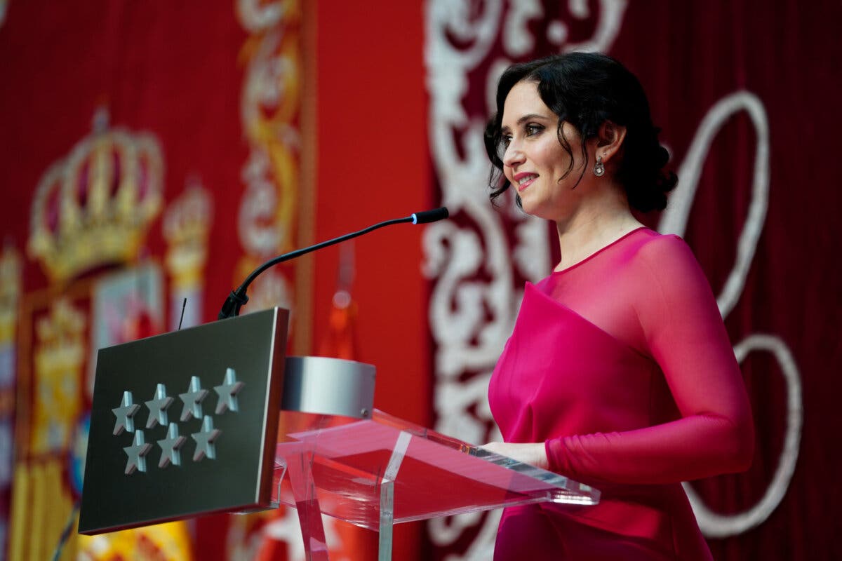 Una emocionada Ayuso toma posesión como presidenta de la Comunidad de Madrid