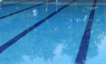 Un socorrista y dos bañistas salvan la vida de un bebé en una piscina de Alcorcón
