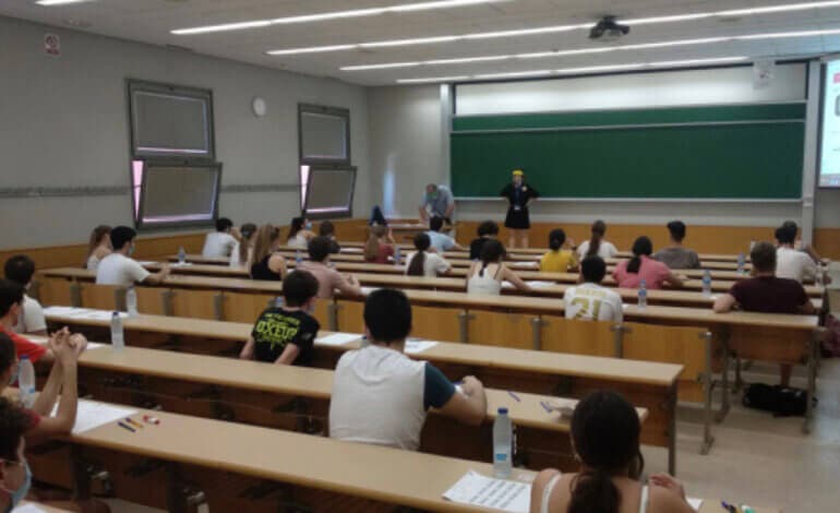 El Gobierno propone una EBAU con menos exámenes y una prueba de madurez académica