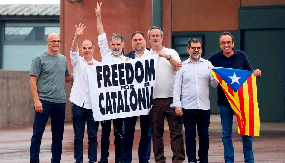Salen de prisión reivindicando la independencia los líderes del procés indultados por el Gobierno