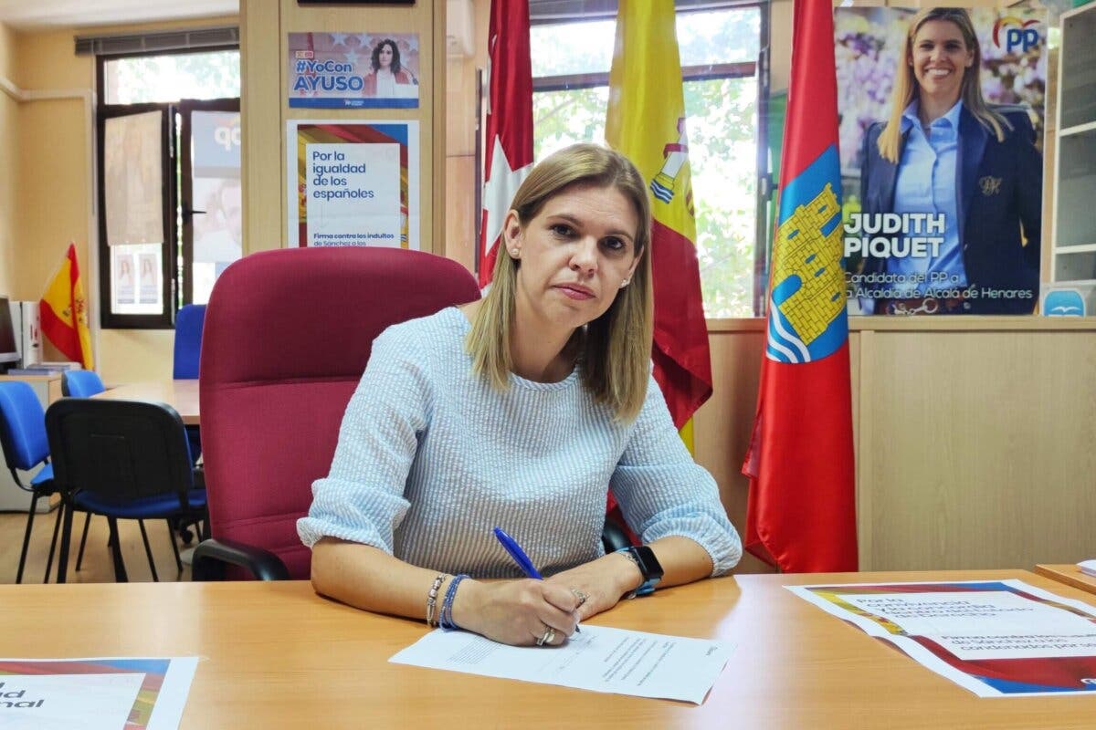 Piquet denuncia el «postureo feminista» del alcalde de Alcalá, callado ante el «sí es sí» o el «escándalo del Tito Berni» 