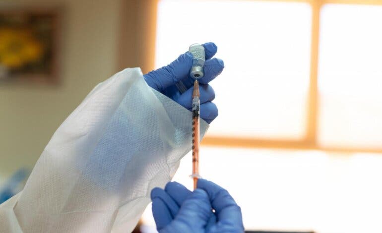 Este es el calendario de vacunación de la Comunidad de Madrid: gripe, covid y bronquiolitis