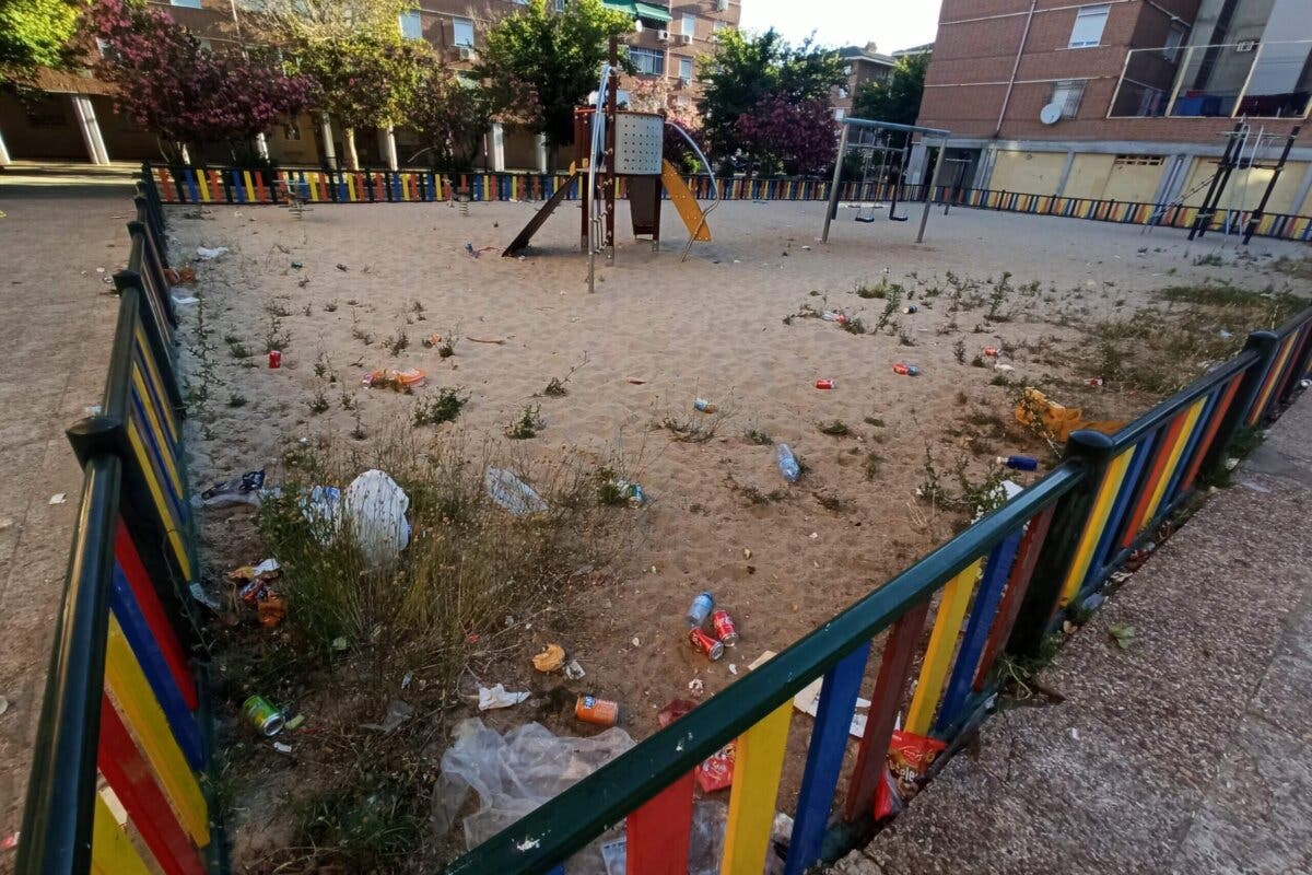 Denuncian mal estado de plazas y parques del Distrito II de Alcalá de Henares 