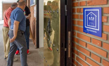 Torrejón de Ardoz coloca pictogramas en edificios municipales para mejorar el acceso a personas con discapacidad cognitiva y sensorial