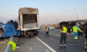 Dos heridos e importantes retenciones tras un accidente entre dos camiones en la M-50