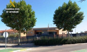 Detenida una mujer de 73 años en El Casar por rayar nueve vehículos cuando paseaba a su perro