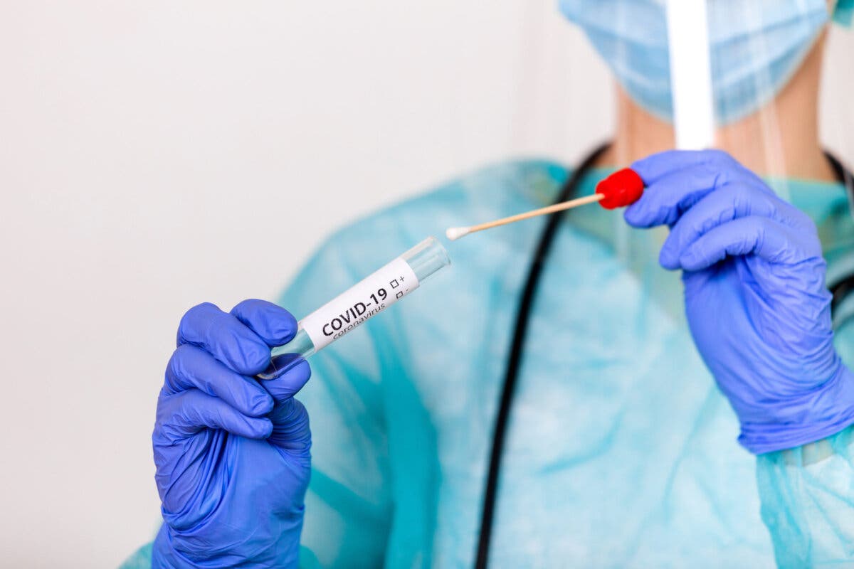Sanidad confirma 11 casos de la variante ómicron en España y aprueba la vacunación infantil  