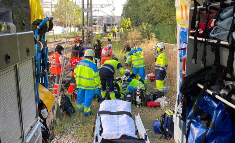 Golpeada por un tren cuando transitaba por las vías en Coslada