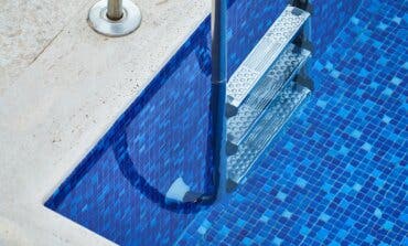 Detenido en San Fernando de Henares sorprendido bañándose en la piscina de un chalet
